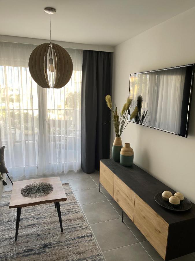 Sunny Apartment In Denia With Outdoor Swimming Pool And Garage Parking Place Included, 300M From The Sandy Beach Екстер'єр фото